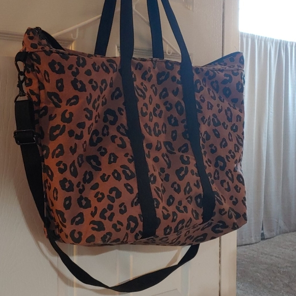 Discontinued Large VS Leopard Print Canvas Feel Tote - Picture 9 of 9